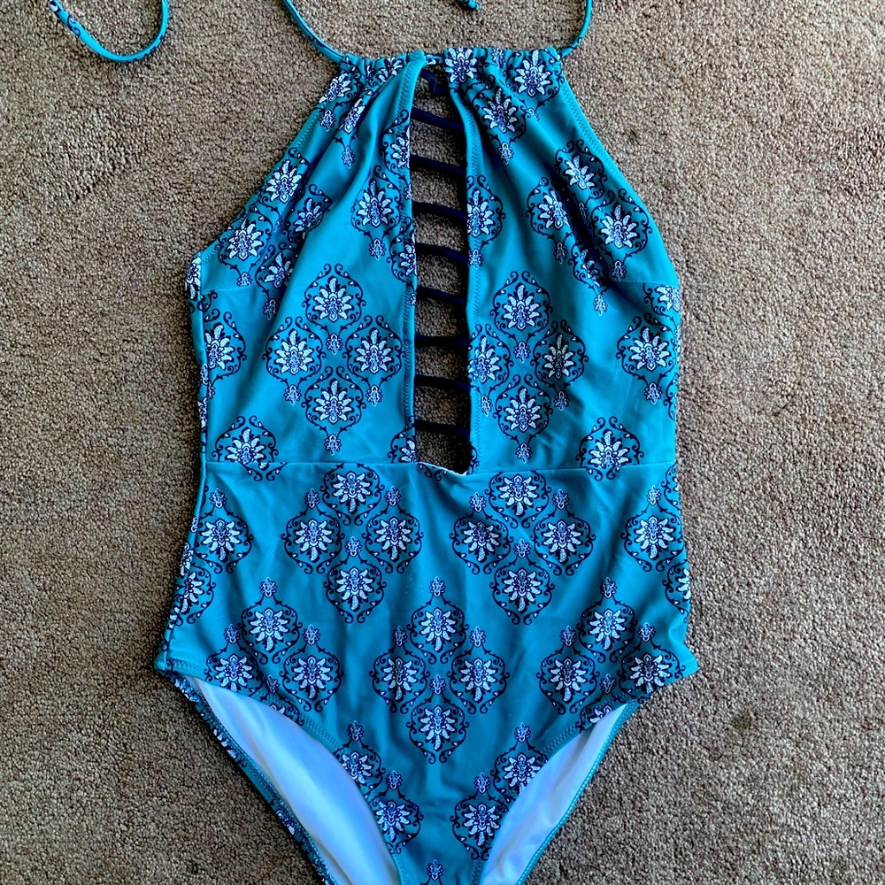 Like New - Cupshe Onepiece - Teal pattern, perfect Boho swimwear